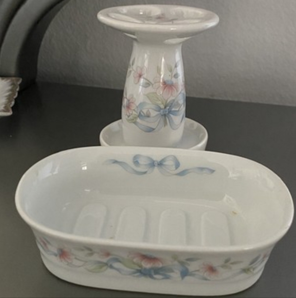 Og P Lu uprincess House Vintage Porcelian Soap Toothbrush Dish Set With Ribbons